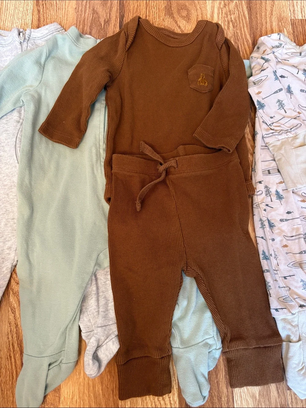 4 items 0-3m neutral bundle